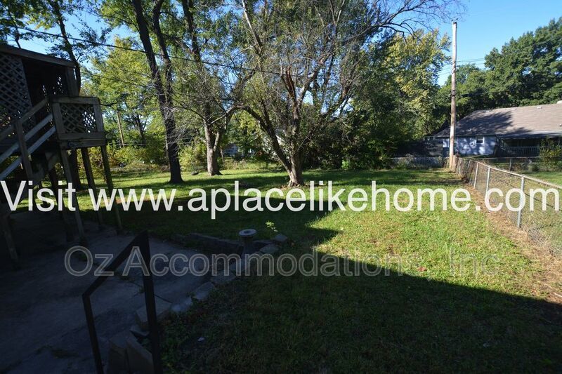 AVAILABLE NOW!! 7820 Arlington Ave, Raytown, MO 64138 property image