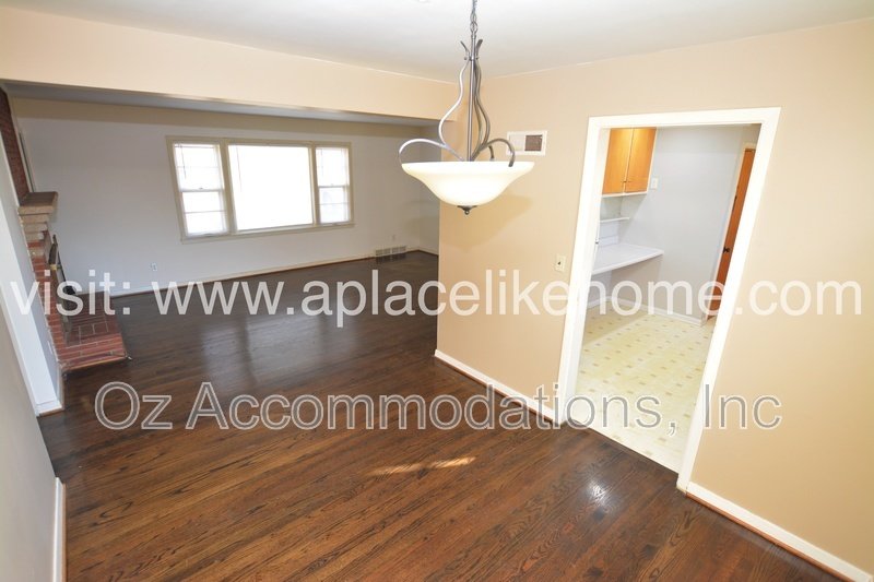 Cozy Gladstone Charmer With Spacious Yard property image