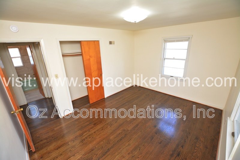 Cozy Gladstone Charmer With Spacious Yard property image