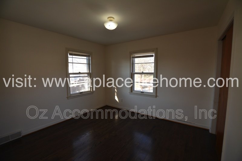 Cozy Gladstone Charmer With Spacious Yard property image