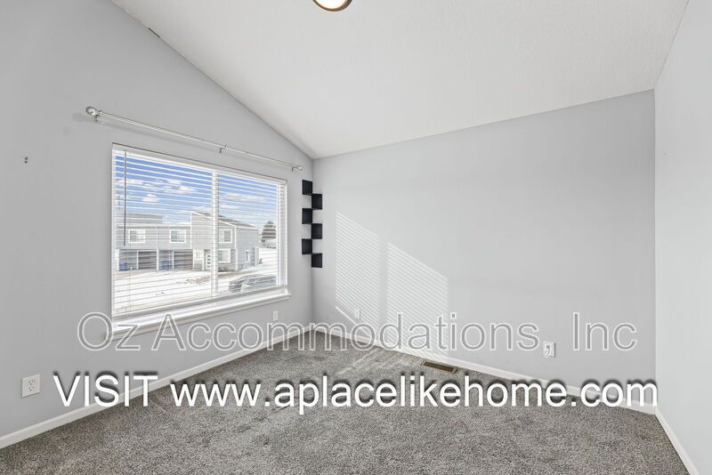 READY TO VIEW | 217 N McGee St, Tonganoxie, KS 66086 property image