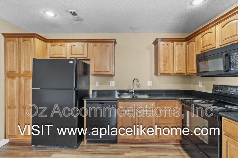 Ready to View| 807 SW Imperial Ln, Blue Springs, MO 64064 property image