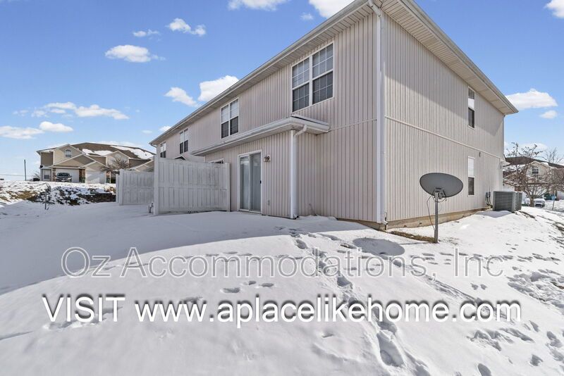 Ready to View| 807 SW Imperial Ln, Blue Springs, MO 64064 property image