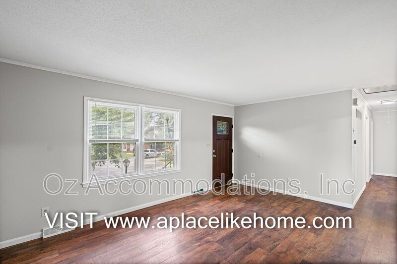Charming 3-Bedroom, 2-Bath Brick Raised Ranch in Lee’s Summit! property image