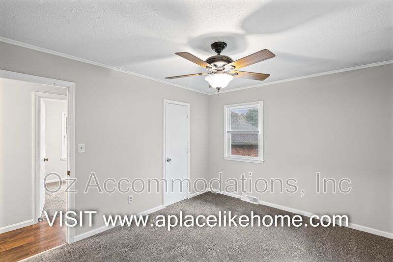 Charming 3-Bedroom, 2-Bath Brick Raised Ranch in Lee’s Summit! property image