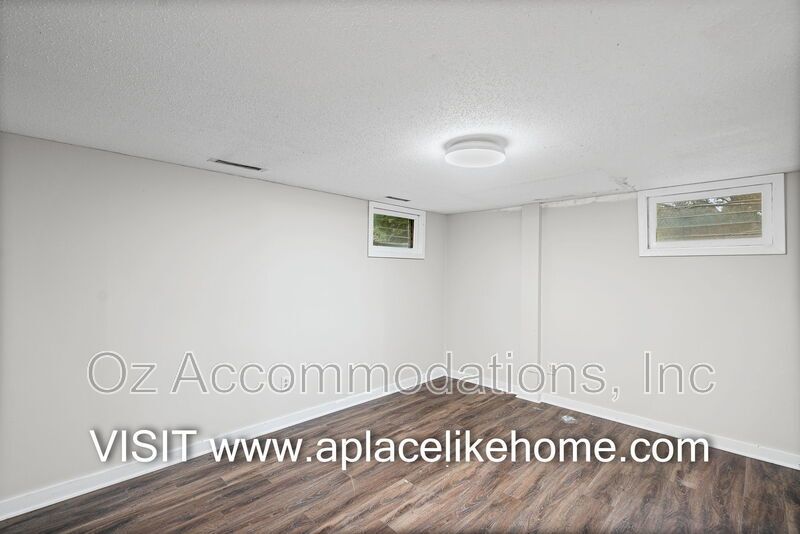 Charming 3-Bedroom, 2-Bath Brick Raised Ranch in Lee’s Summit! property image