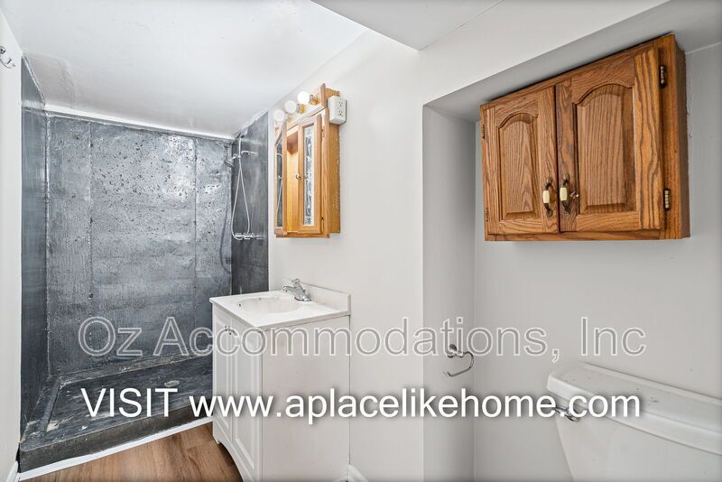 Charming 3-Bedroom, 2-Bath Brick Raised Ranch in Lee’s Summit! property image