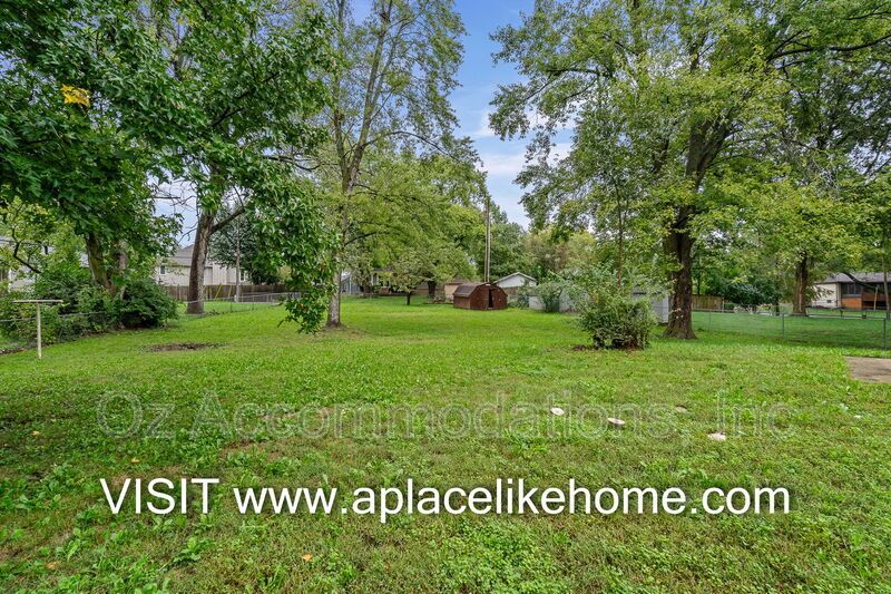 Charming 3-Bedroom, 2-Bath Brick Raised Ranch in Lee’s Summit! property image