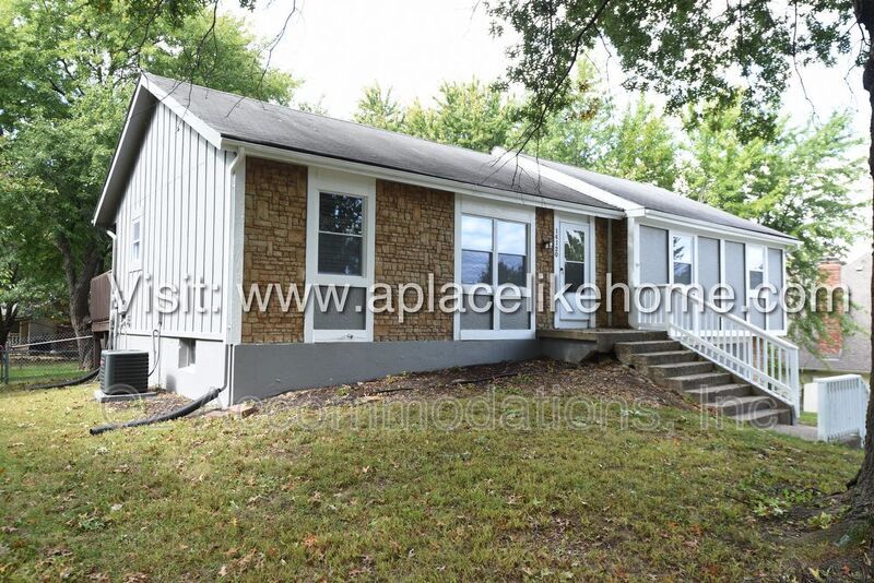 14120 S Raintree Dr Olathe, KS 66062 property image